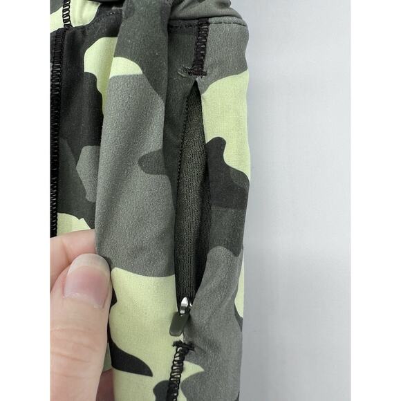 Lululemon Shorts Women Sz 4 Tall Hotty Hot Short II Camo Green Gym Workout Run - Picture 4 of 11